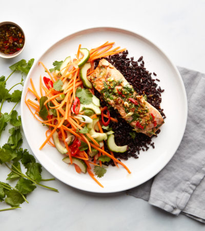 Sticky asian salmon with carrot salad _ black rice_1